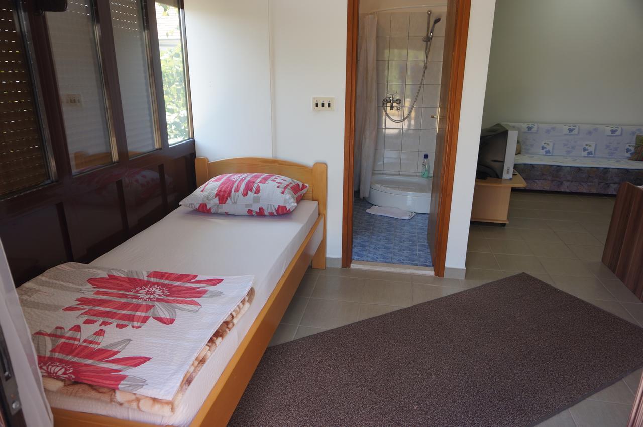 Apartments Bozic เทรบินเย ภายนอก รูปภาพ
